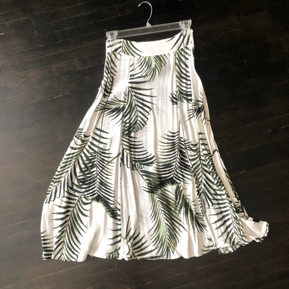 Leaf print skirt. H&M. Size 0.